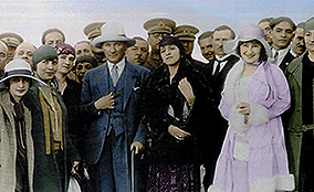 ataturk com mulheres turcas