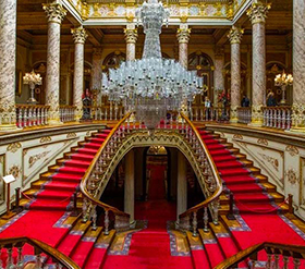 Dentro del suntuoso Palacio de Dolmabahce