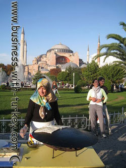 Praa de Sultan Ahmet com a Santa Sofia ao fundo