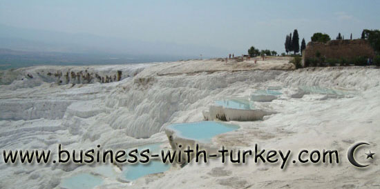 Cidade de castelo de algodo, Pamukkale na Turquia