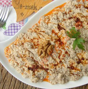 Cerkez Tavugu, Pollo con nueces